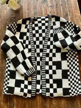 Sweater Checkerboard Open-Front Knit Cardigan - Black & White 
Sz L